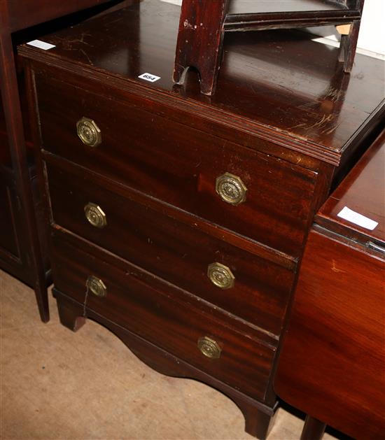 Georgian style mahogany small three drawer chest (top scratched)
